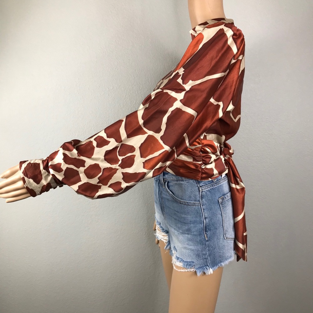 Luxxel Brown and Cream Open-Back Tie Blouse - Picture 5 of 6